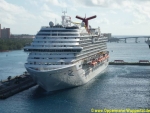 Schiffsfoto des Kreuzfahrtschiffes Carnival Breeze